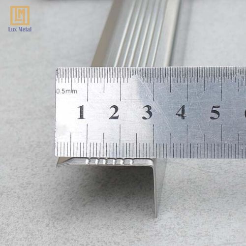 Thông số nẹp inox chống trơn cầu thang chữ L