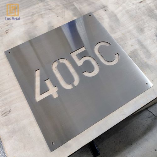 Tấm Inox 304 Dày 0.8mm Tấm inox 304 dày 0.8mm dùng làm bảng hiệu cho khách sạn, văn phòng