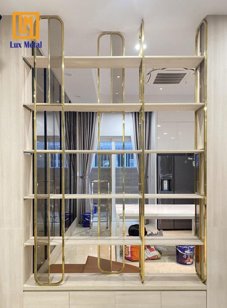 Vách ngăn inox mạ vàng sang trọng