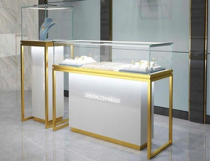 Tủ Inox Mạ Vàng Trưng Bày Trang Sức – Biểu Tượng Của Sự Sang Trọng Tủ inox mạ vàng cao cấp