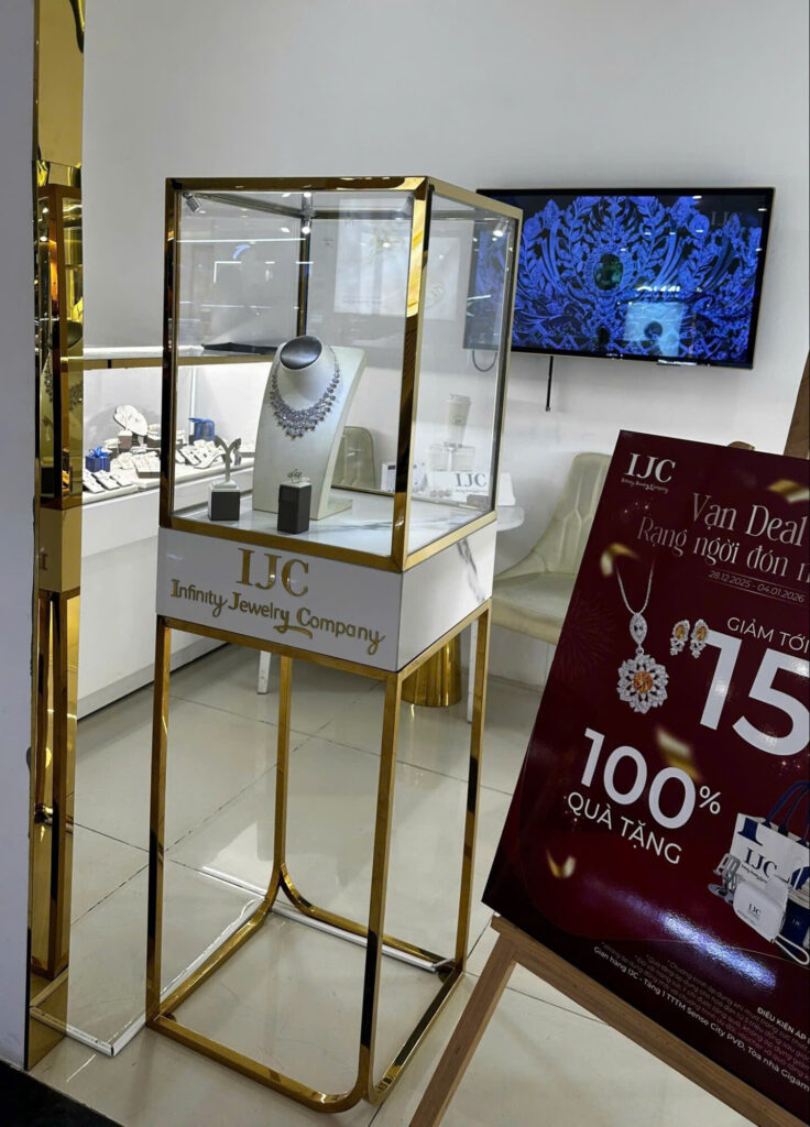 Tủ Inox Mạ Vàng Trưng Bày Trang Sức – Biểu Tượng Của Sự Sang Trọng Nhận gia công tủ kệ inox theo yêu cầu